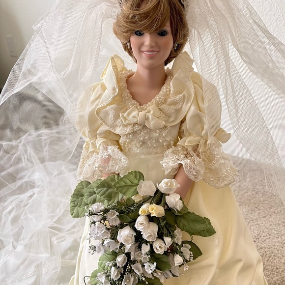 The Princess Diana Bride Doll - Picture 8 of 11